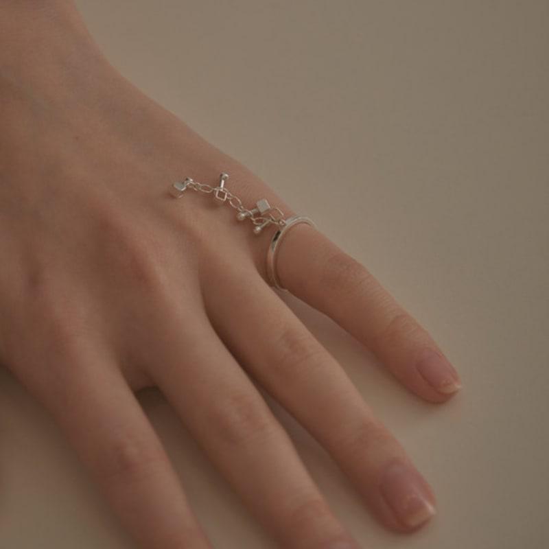 BONAFIDE JEWELRY Long Chain Ball-Up Ring