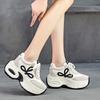 Herbst neue kleine und vielseitige lässige Plateau-Schuhe Damen-Sneaker erhöhen die Höhe von Damenschuhen
