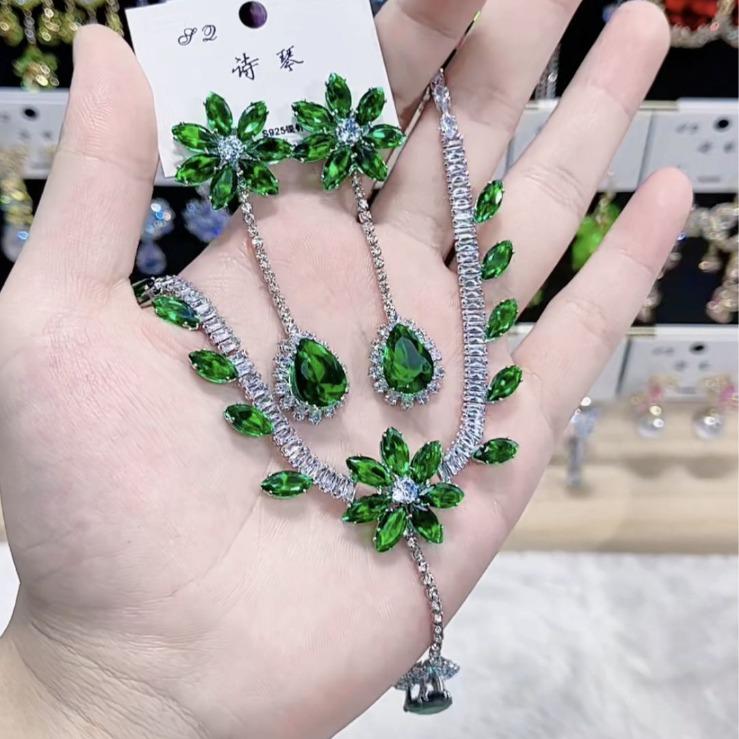 Modny Luksusowy Zestaw Naszyjnika i Kolczyków z Cyrkoniami Noszenie Spódnicy Zielony Chwost Kwiatowy