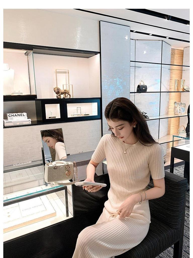 7809 Spring Minimalist Knit Two-Piece: Elegant & Versatile Casual Wear Set