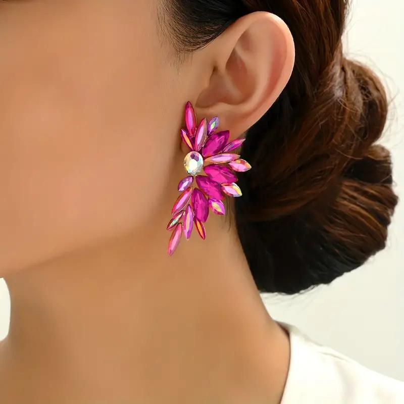 New fashionable stud earrings for women, horse eye geometric high luxury jewelry, feather wings dopamine earrings.