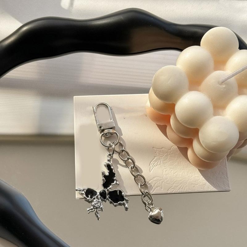 Porte-clés à breloques en forme de cœur et de papillon, joli pendentif décoratif pour sac à dos, pour femmes et filles