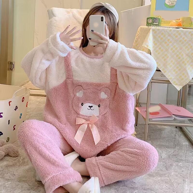 

Женский комплект из двух предметов для отдыха на осень и зиму больших размеров с круглым вырезом и рисунком из мультфильма 5XL