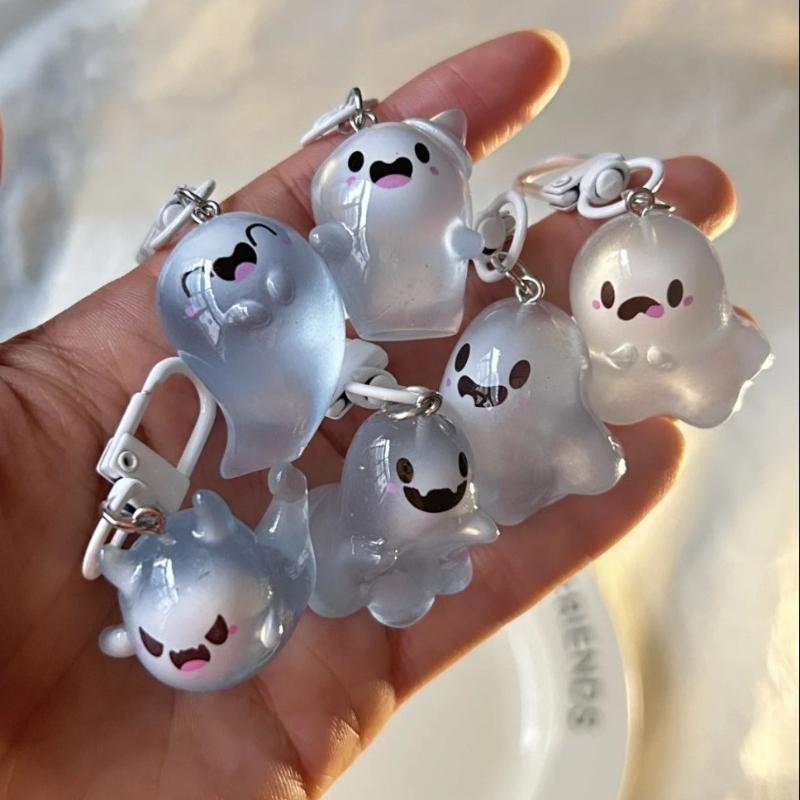New Cute Resin Glowing Cartoon Ghost Keychain Halloween Rope Keyring Holder Charm for Bags Keys Creative Decoration Accessories