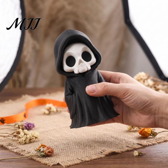 Black Robed Skeleton Statue 3D Printed Grim Reaper Figurine, Gothic Robe Statue, Halloween Decor Mini Model Toy for Desktop Decoration