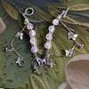 Bracciale con Perline e Ciondolo a Forma di Fiore Rosa di Cristallo Coreano e Farfalla per Donne, Catena Dolce con Perle, Gioielli Regalo per Fidanzata