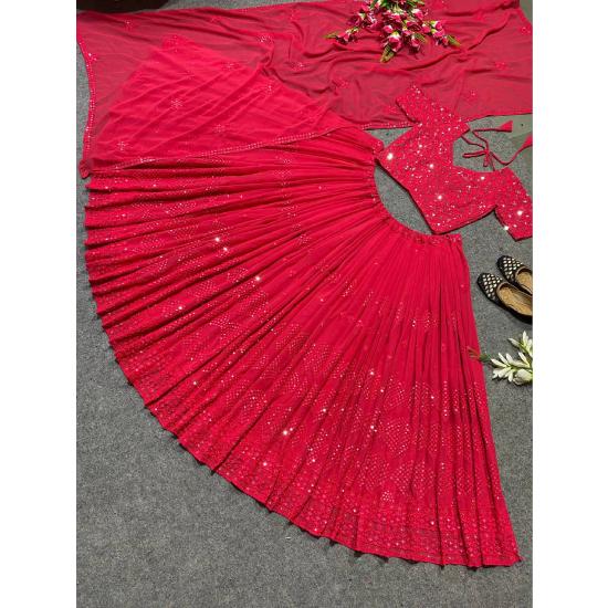 Ny attraktiv og kraftig brodert lehenga med bluse og dupatta (choli)