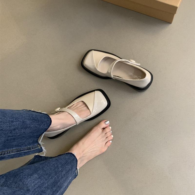 2025 spring and autumn new French evening breeze square head shallow mouth single shoes gentle fairy thick heel Mary Jane small leather shoes