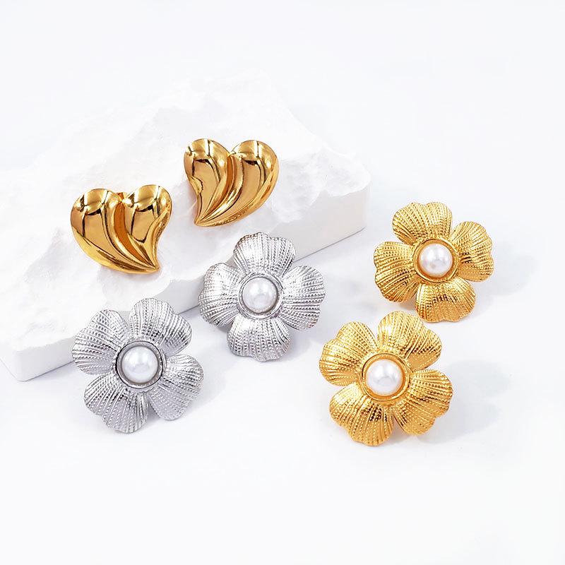 Stylish Titanium Steel Vacuum-Plated Lightweight Luxury Flower Stud Earrings