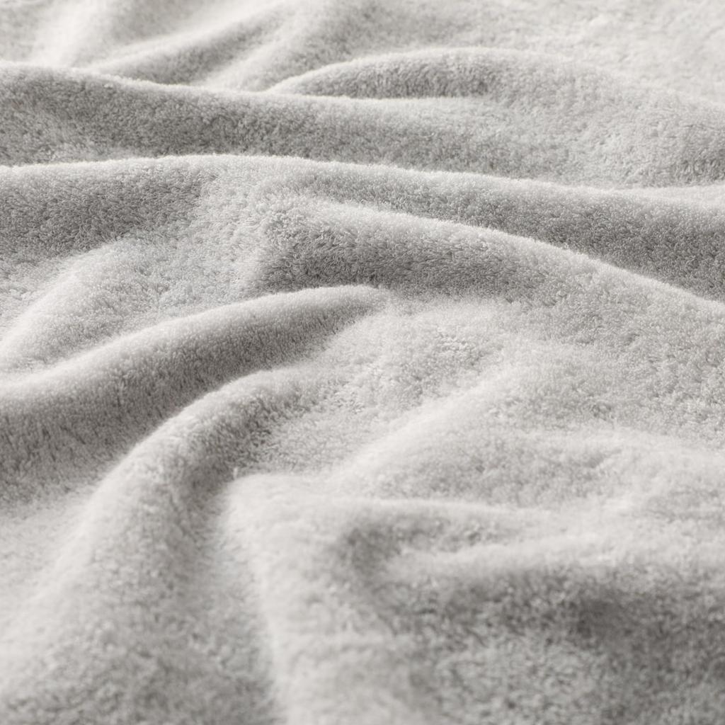 A skincare-like bath towel that reduces stress on your skin. Imabari Towel, Ecru, Cotton, 68 x 140cm, Made in Japan. Minimizes friction and