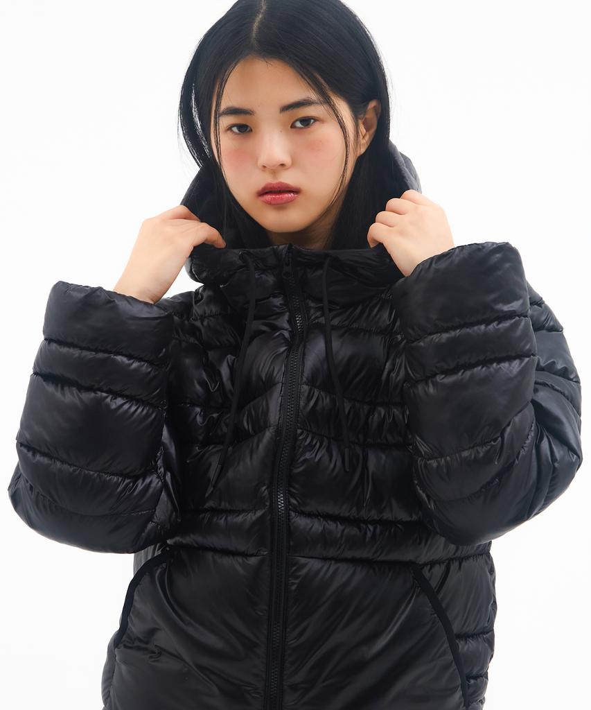 Ames-Worldwide Light Weight Hooded Padding Black