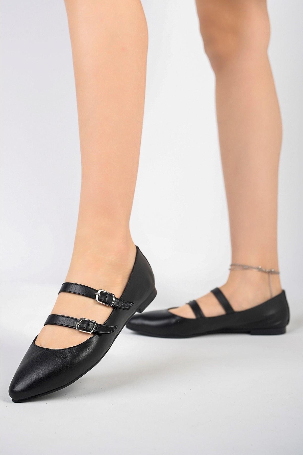 

Черная женская кожаная повседневная обувь из натуральной кожи