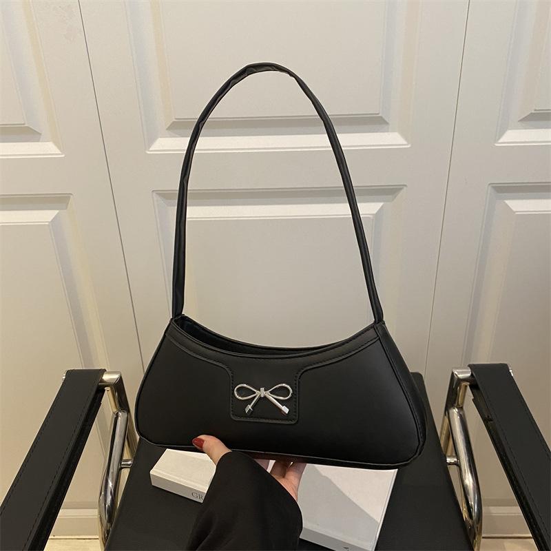 

French fashion niche design underarm women s bag 2025 Korean new personalized high-value light luxury shoulder crescent bag чёрный