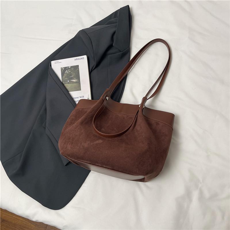 

Новая женская сумка Корейская версия повседневной сумки-тоут большой вместимости с плиссировкой женская 2025 осень повседневная в иностранном стиле модная сумка для поездок на работу