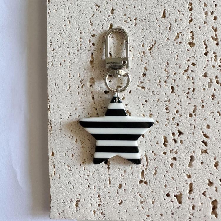 Stylish Alloy Resin Key Ring Star Charm Keychain With Delicate Striped Decoration Accent For Purse Backpacks Camera