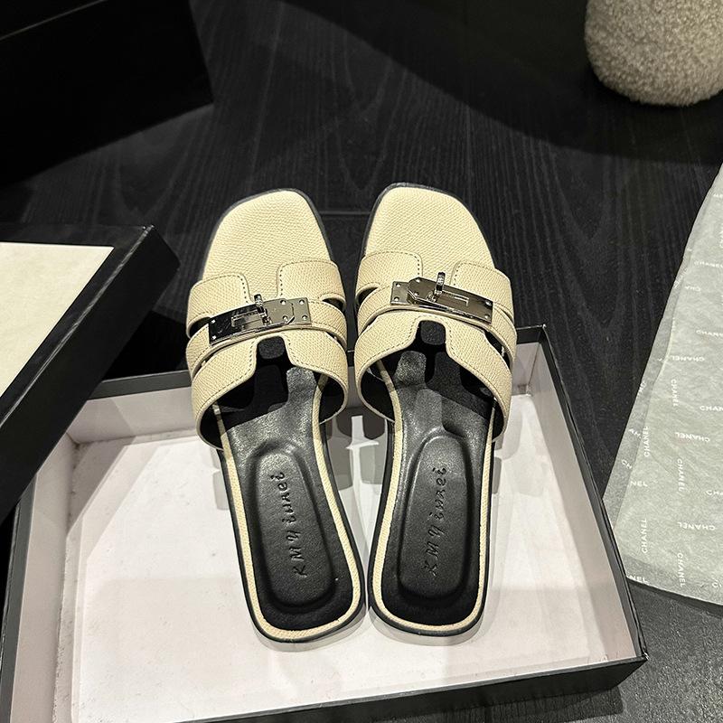 Korean high-end feeling~ slippers women's outer wear 2025 summer seaside beach shoes one-word flat-bottom lock cool slippers