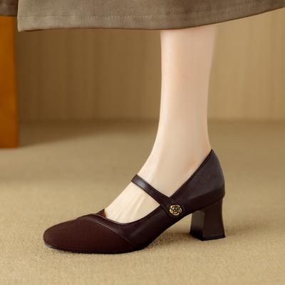 Neue Vier-Jahreszeiten-Damen-Schuhe Leichter Mund Quadratischer Kopf Lässig Quadratischer Absatz Einzelne Schuhe Damen Schwarze High Heels Gummisohle Damen Lederschuhe