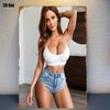 Mode Frau Weißes Oberteil Jeansshorts Eisenzeichen Schlafzimmer Heimdekor