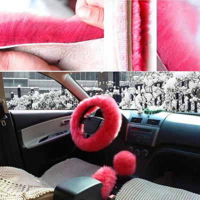 Accesorii pentru interiorul mașinii – Mânere şi huse pentru volan