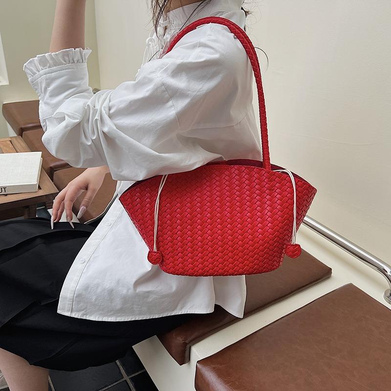 New woven bag single shoulder bucket bag women's high-end sense exquisite hand carry small bag versatile commuter underarm tote bag