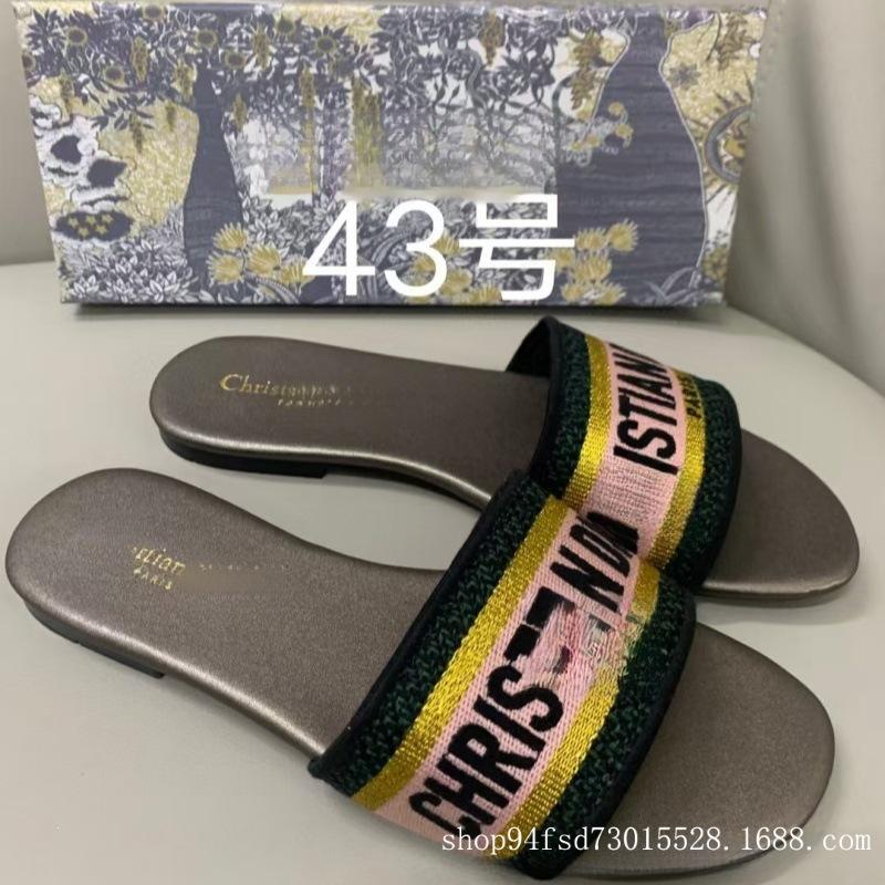 This Board Shoes Jacquard Embroidered Women's Slippers Classic Casual One-letter Flat Slippers