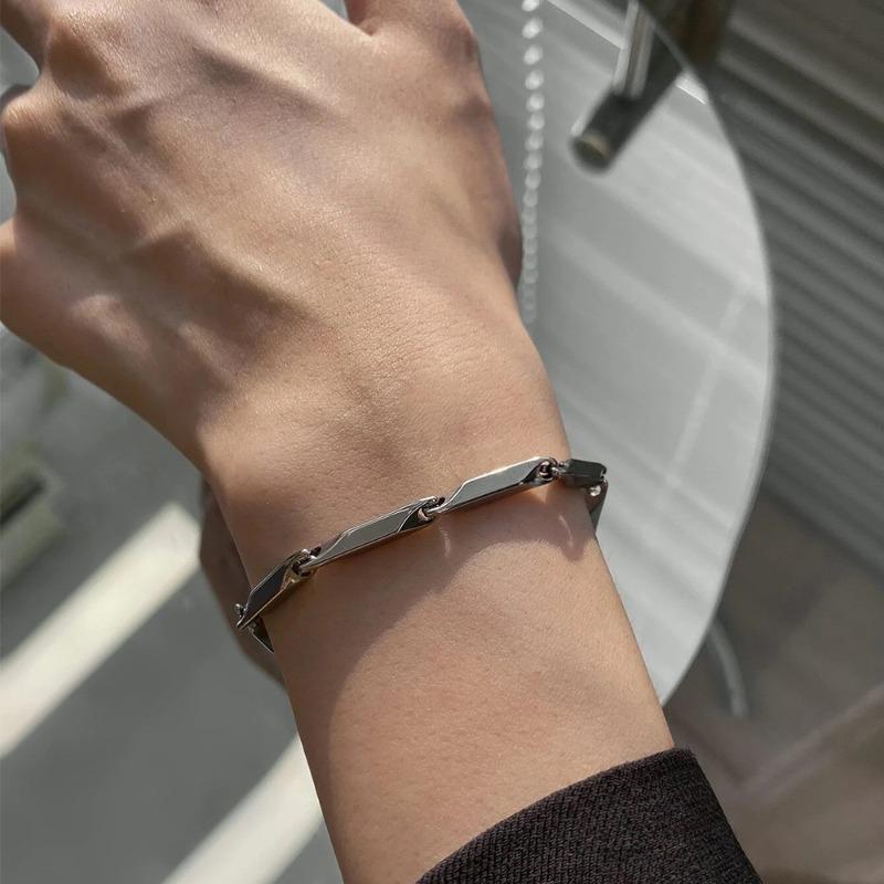 Titanium Steel Oval-shaped Stainless Steel Bracelet - High-end, Fashionable and Luxurious Hand Chain for Both Men and Women