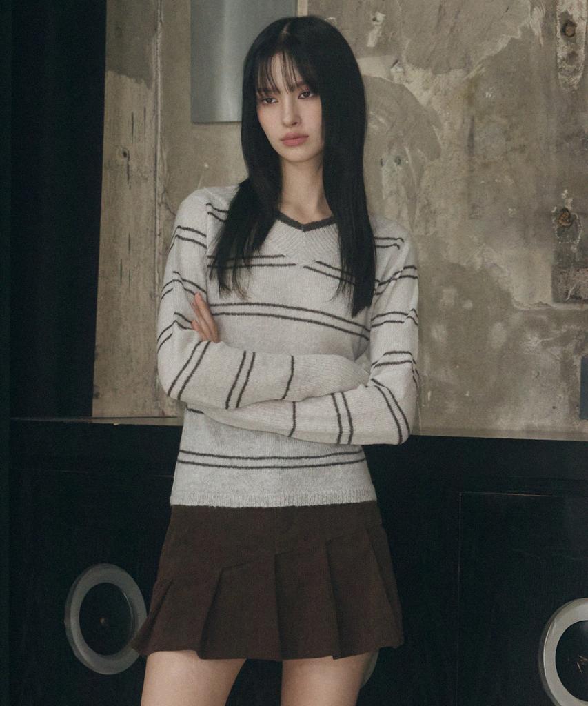 Ledeoli Symbol V-Neck Striped Knit [Oat Grey]