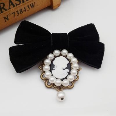 Kadınlar için Moda Kumaş Kurdele Fiyonk Broşlar Vintage Kraliçe Cameo İnci Broş İğneler Yaka Bağı Korsaj Broş Kostüm Takıları