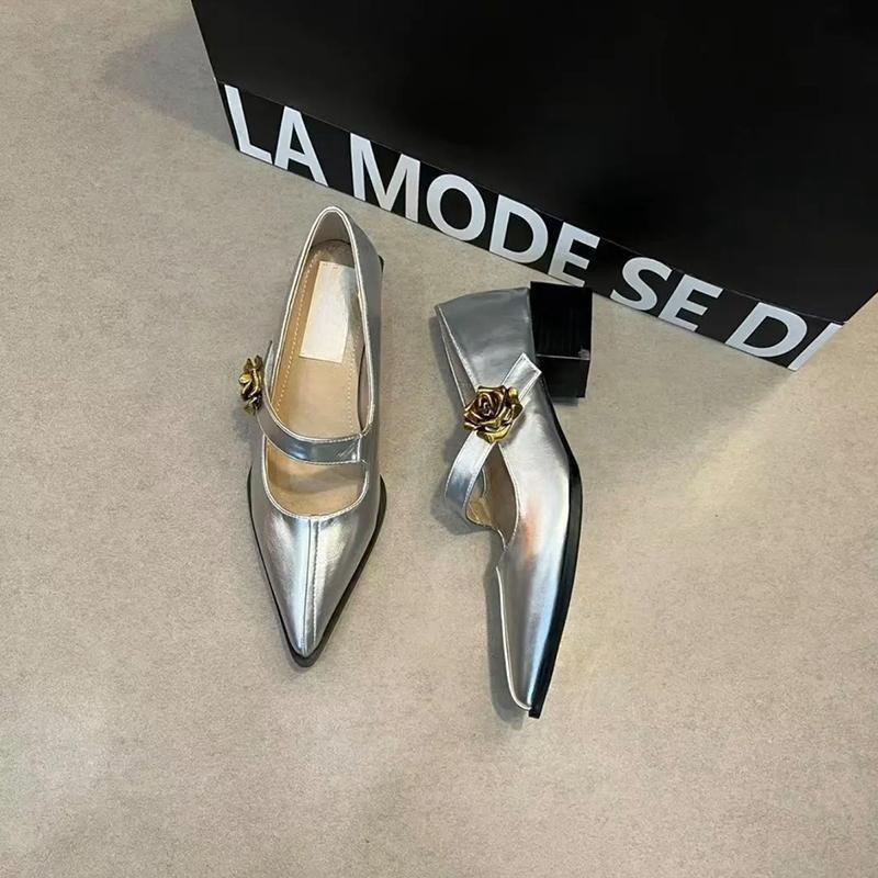 Spring and summer 2025 new simple light luxury retro Hong Kong style versatile shallow mouth square heel pointed Mary Jane women's single shoes