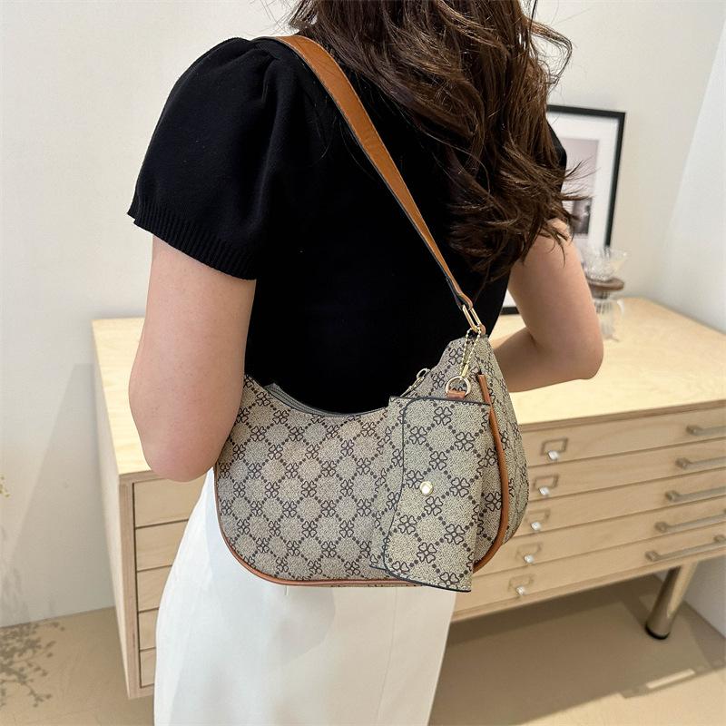 New Foreign Style Simple Shoulder Bag Casual Underarm Fashion Bag Women's 2024 European and American Commuter Crescent Bag Messenger Bag