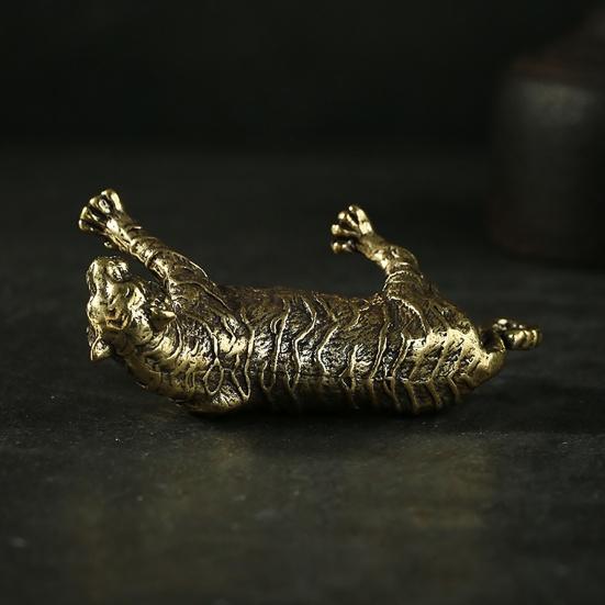 Solid Ornament Fine Workmanship Home Decoration Portable Chinese Zodiac Brass Tiger Ornament for Home