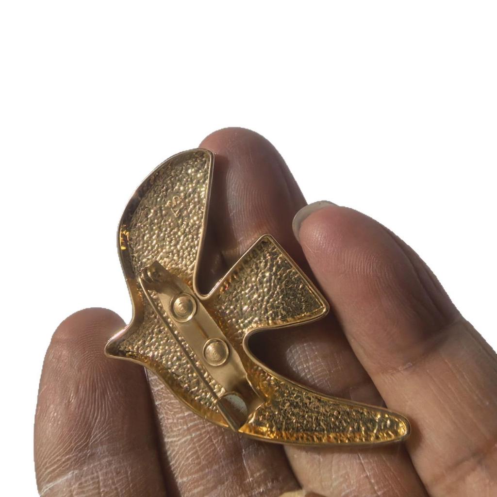 Japanese Character Metal Brooch Swimsuit Buckle & Irregular Coat Ornament for Clothing & Bag Accessories