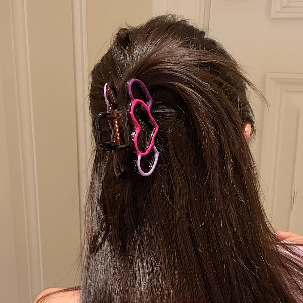 One elegant heart-shaped hairpin, a half-tied hairpin, a stylish hairpin, and a shark clip at the back of the head