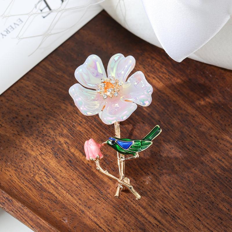 Elegant Flower Pearl Brooch Gold Tone Shell Petal Lapel Pin For Women Suit Coat Dress Jewelry Gift