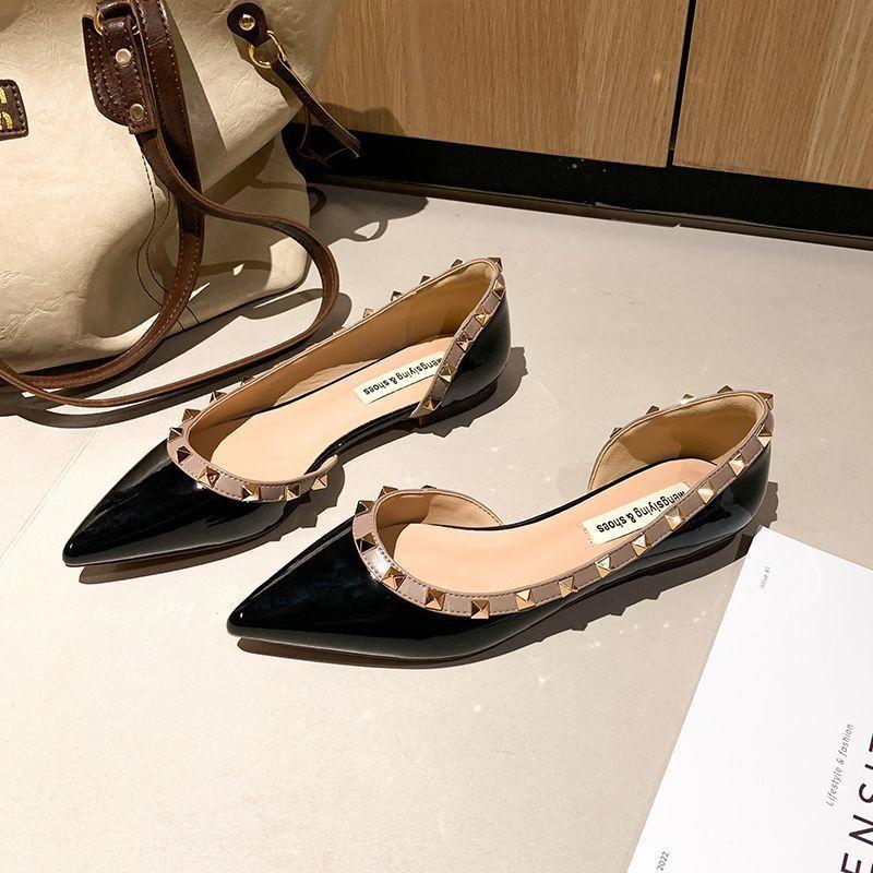 Frühling und Sommer neue spitz zulaufende seitlich offene flache Einzelschuhe Damen flacher Ausschnitt Weidennägel Lackleder Temperament vielseitig Damen