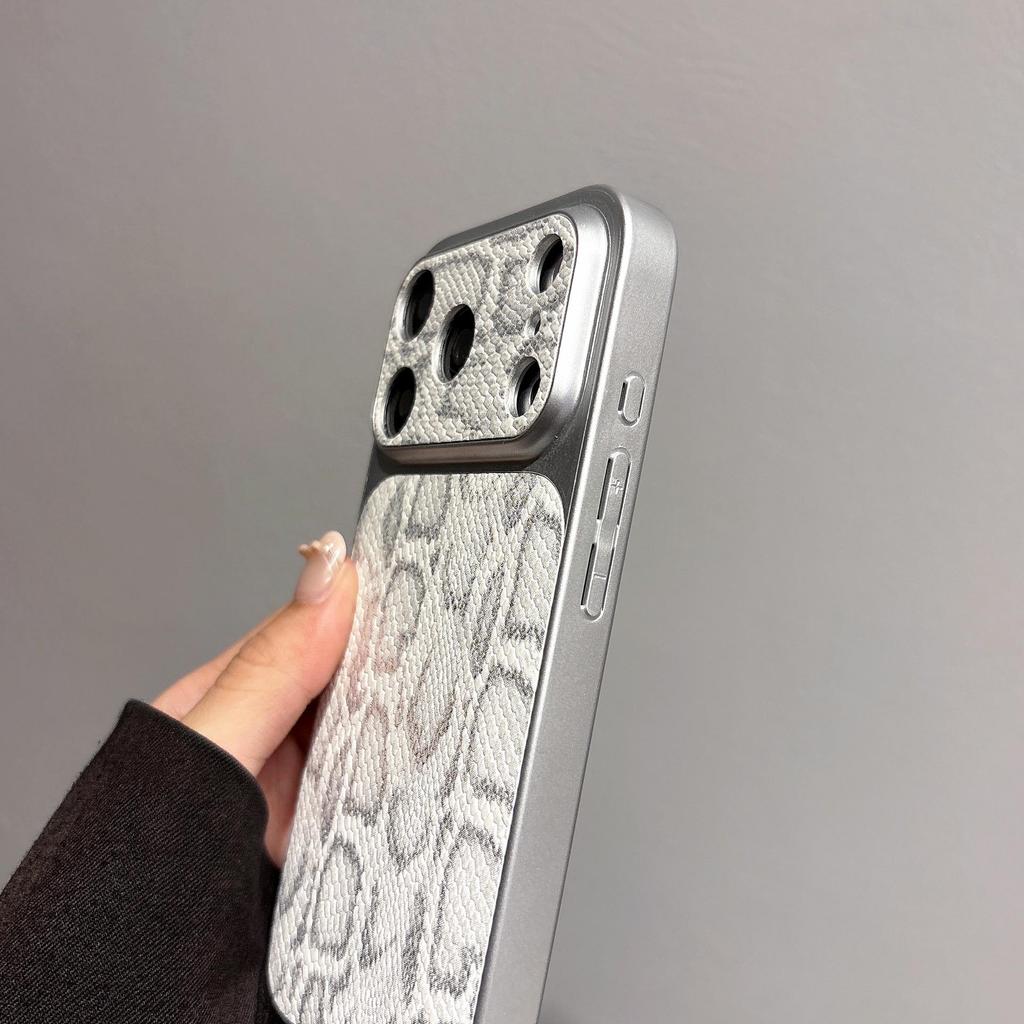 Corning Crocodile Skin Veneer Case for iPhone 17/16 Pro Max