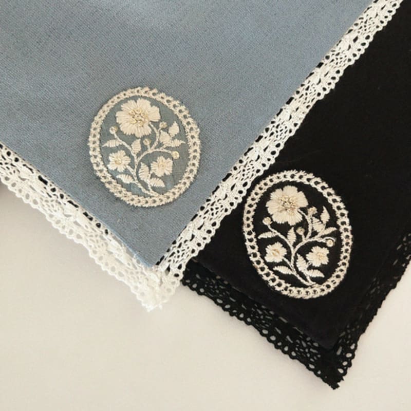 Favorite Noun Hepburn Scarf_Black