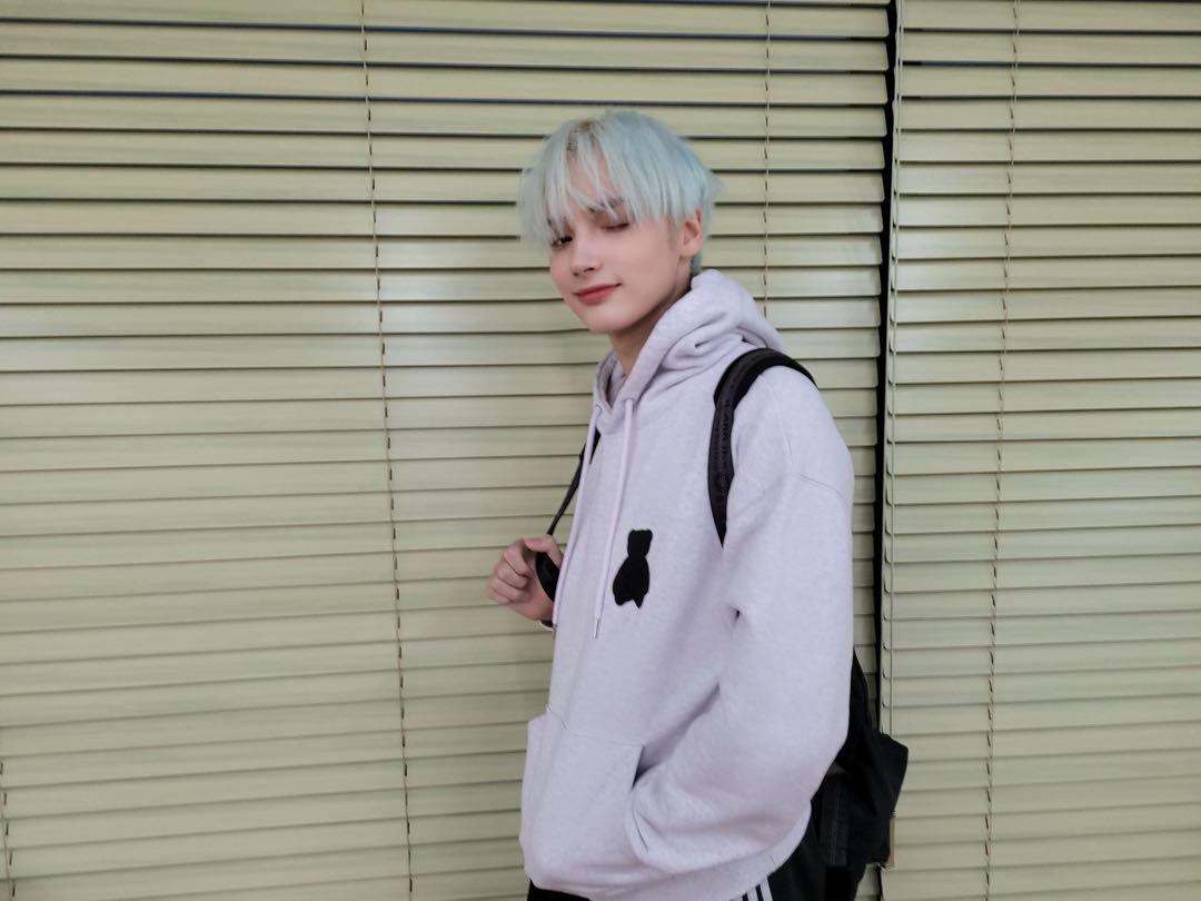 

[USED] TXT Hueningkai wears AQO STUDIOSPACE gray hoodie, size 2