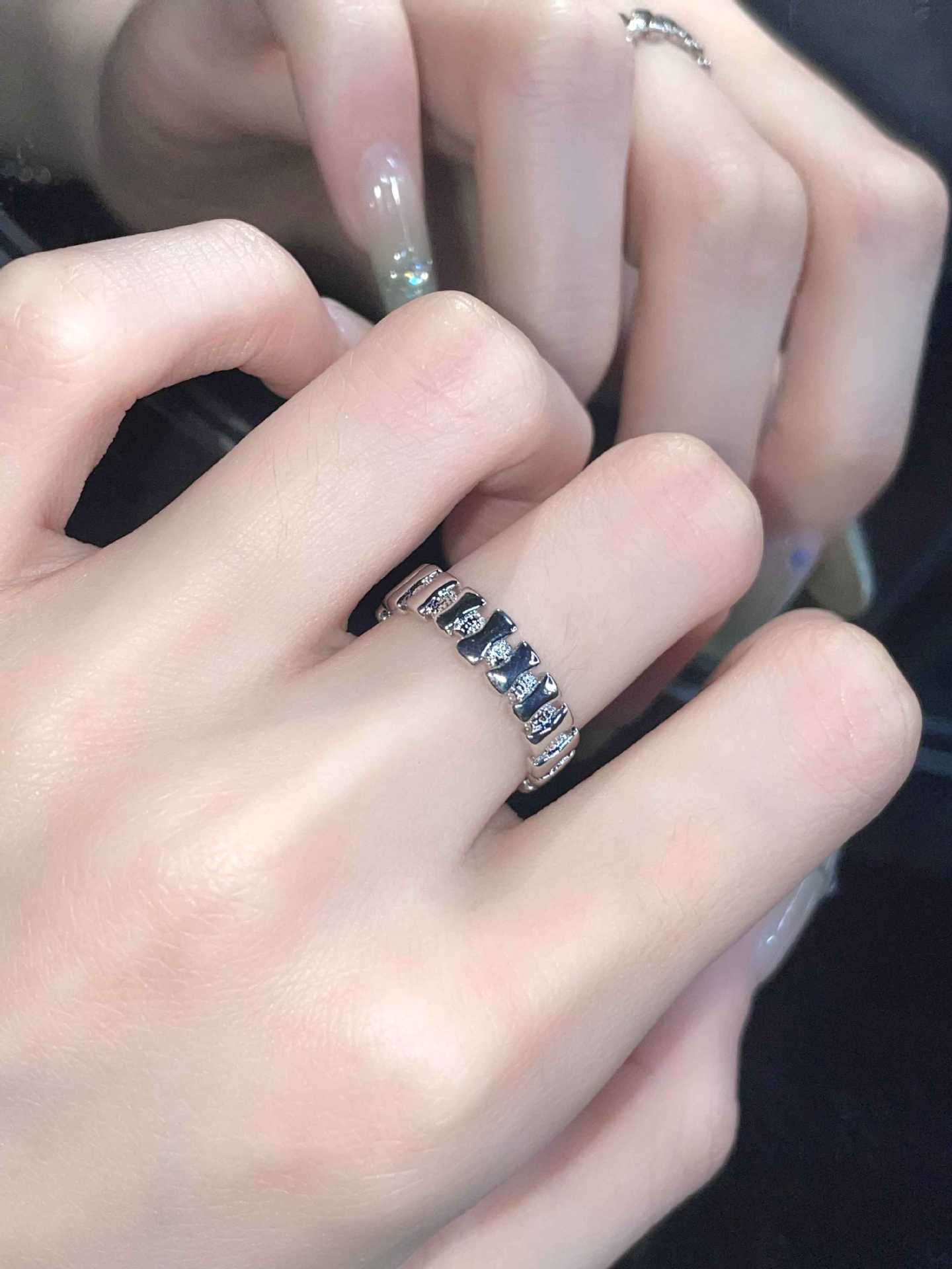 

Niche Design, High-End Sense, Cold Wind Fold, Couple Stacking, Texture Opening Ring, Female Index Finger Ring Adjustable opening