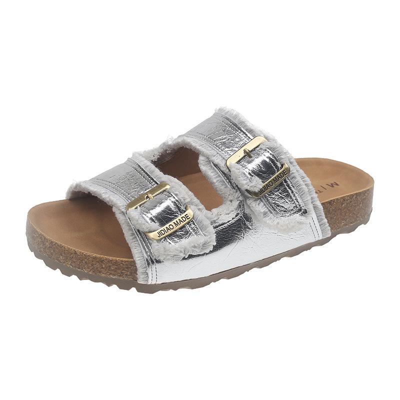 Fashion flat-bottomed slippers women's outer wear 2025 summer new versatile belt buckle casual beach one-word cool slippers