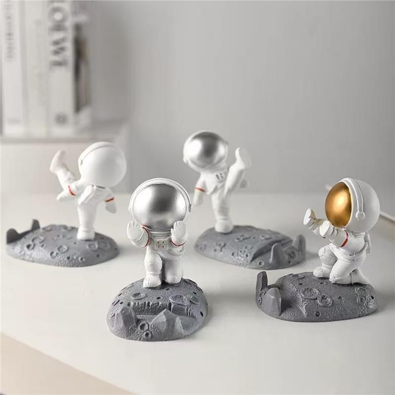 Astronaut Figurine Phone Holder: Creative Plastic Desktop Decor & Gift