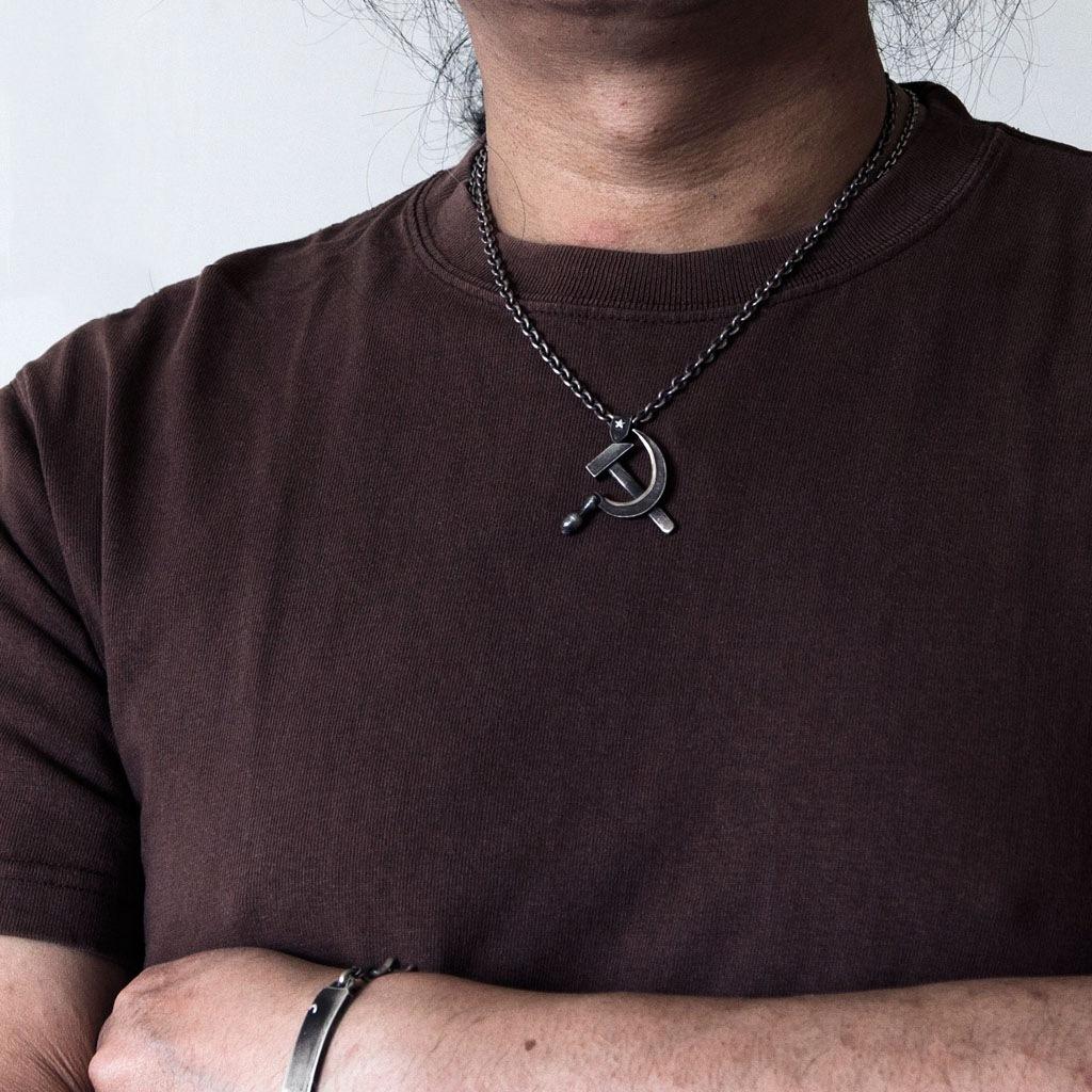 Red Battle Damage Sickle and Hammer Pendant, Retro Ethnic Style Necklace for Men and Women, Badge Emblem