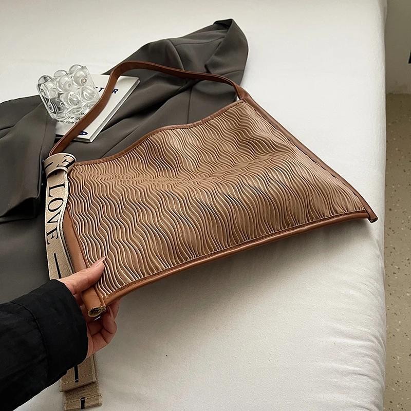 Single Shoulder Armpit Bag for Women  Soft Bucket Bag  Large Capacity  Leisure Traveler  New  Autumn and Winter