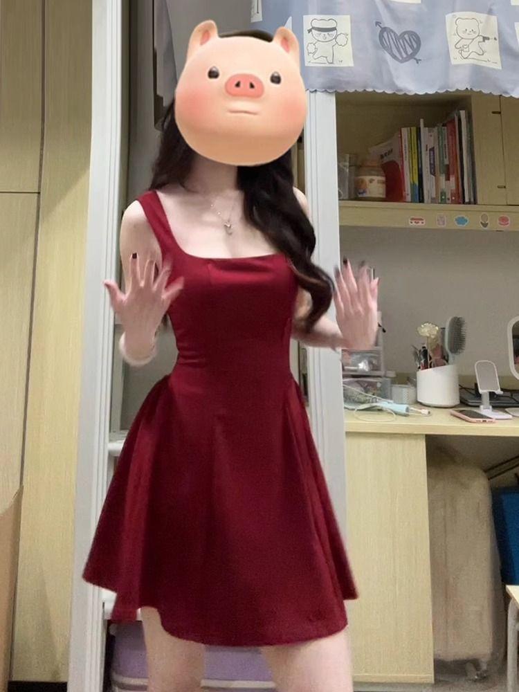 

Red U-neck suspender dress women s new French niche high-end a swing skirt pure desire wind small short skirt S красный