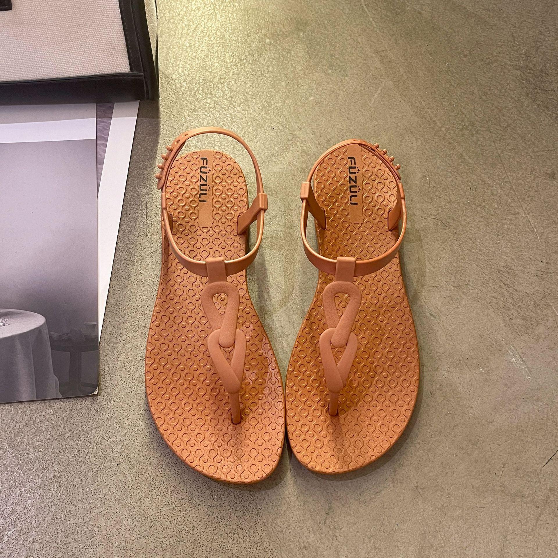 

Шлепанцы-щипки женские для улицы летние новые модные богемные на плоской подошве с юбкой повседневные пляжные крутые шлепанцы 40/41 коричневый