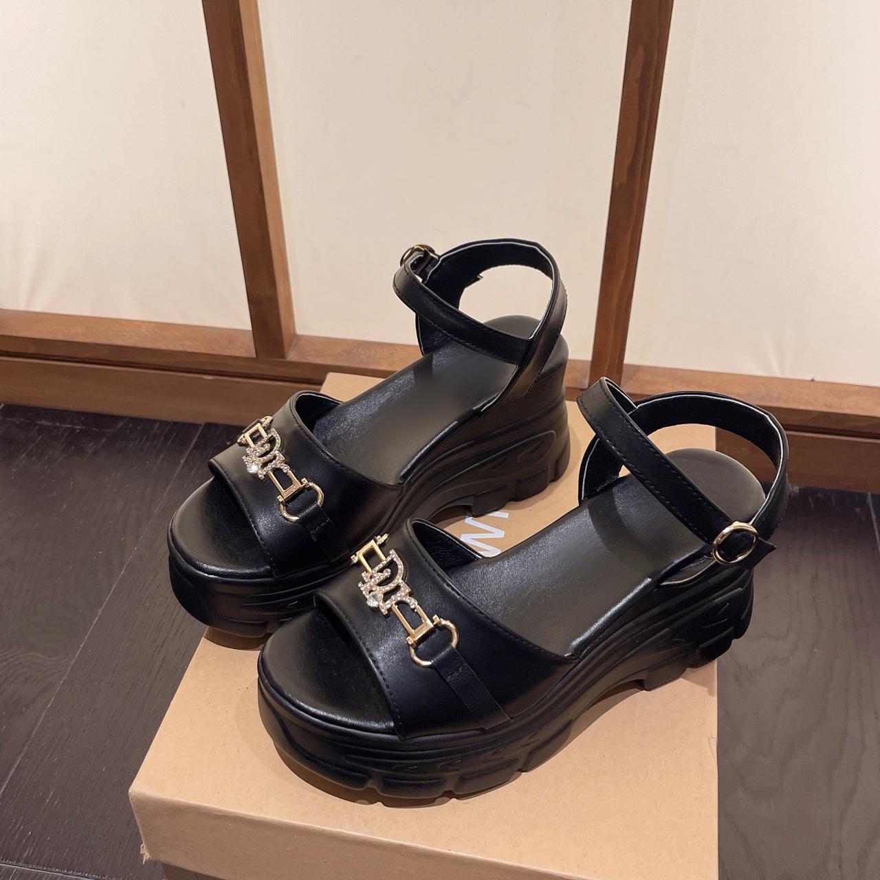 

Женские босоножки на платформе 2025 новая летняя корейская версия хорошо сочетаются сказочный стиль женская обувь интернет-знаменитость досуг пляж римские сандалии 41 чёрный