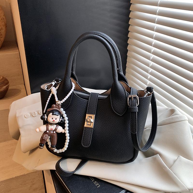 Portable Tote Bag Women's New Versatile Fashion Shoulder Underarm Bag Commuter Messenger Bag