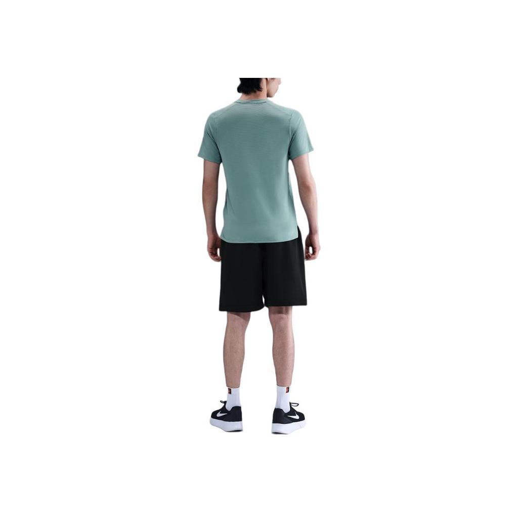 Nike Solid Color Slim Fit Crew Neck T-Shirt Men Tops Light-Green FZ6911-017