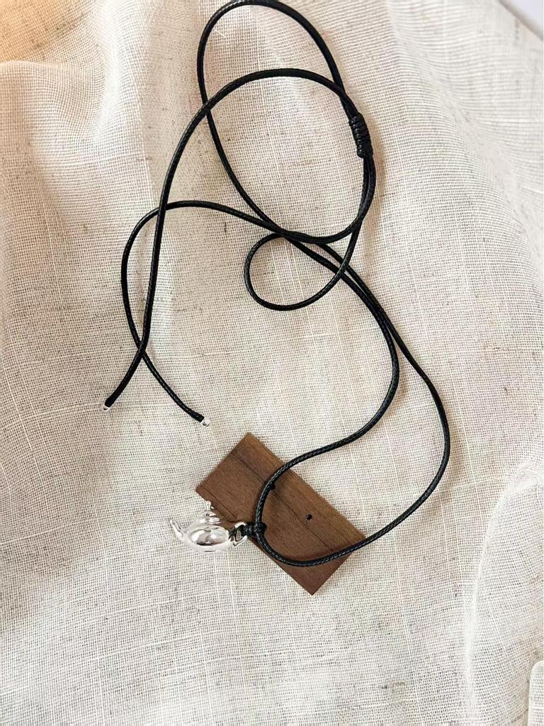 Brushed Silver Teapot Pendant Leather Necklace: Adjustable, Versatile Autumn/Winter Fashion Chain