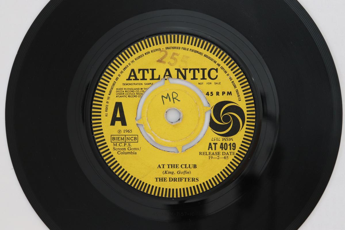 

7inch Record DRIFTERS - At The Club AT4019 Atlantic 1965 UK Soul/Funk Used